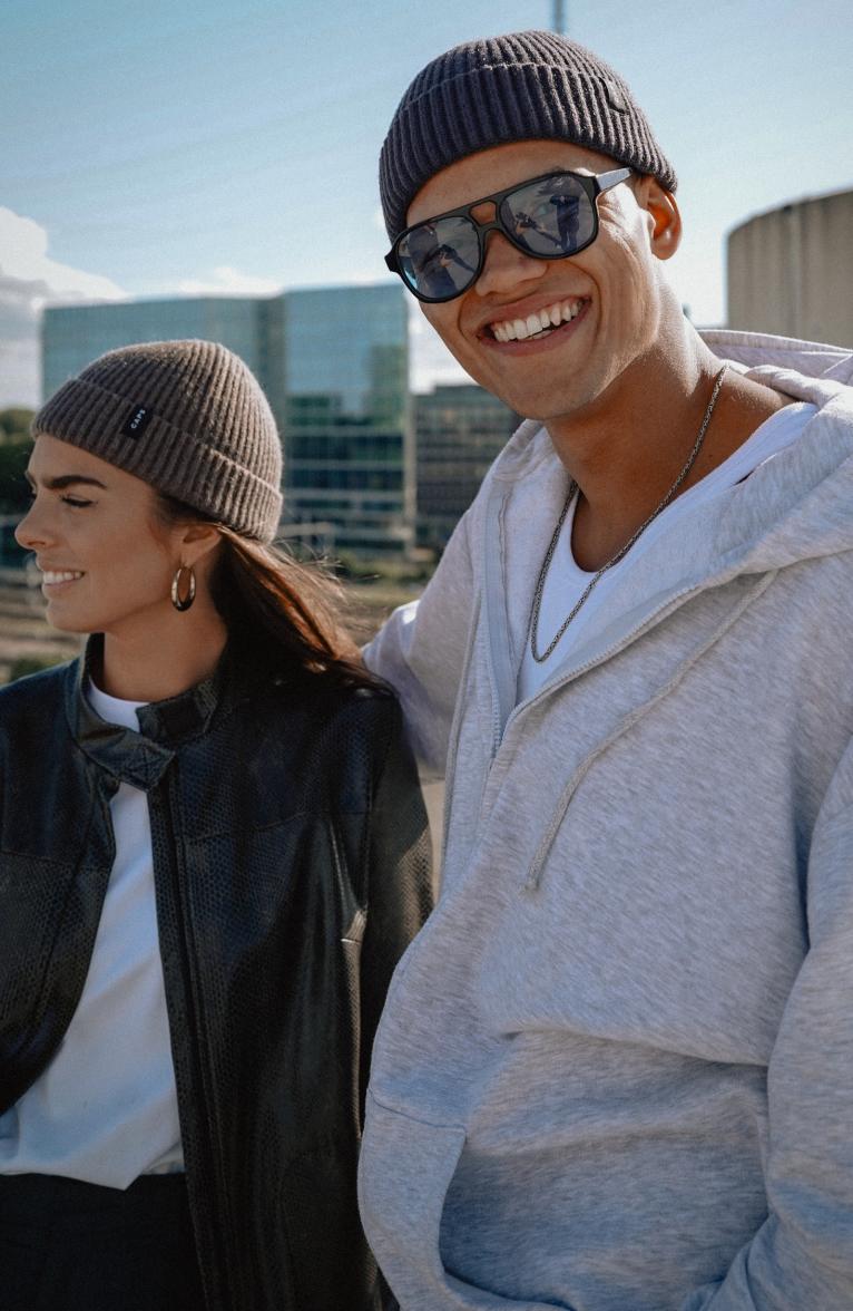 model-Max.-3910